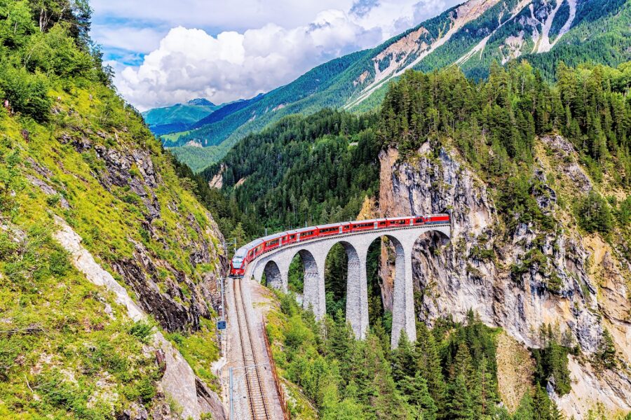 Trains panoramiques légendaires en Suisse