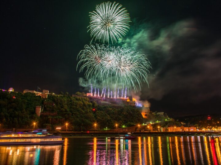 Le Rhin en Flammes, spectacle féerique dans la vallée du Rhin romantique